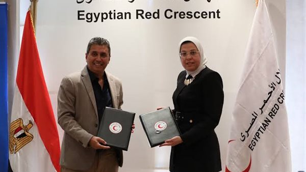 جانب من التوقيع