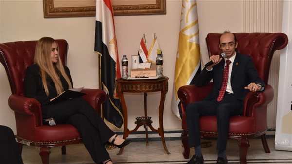 النائب محمد عبد العزيز