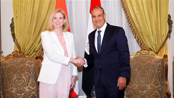 وزير الخارجية ونظيرته