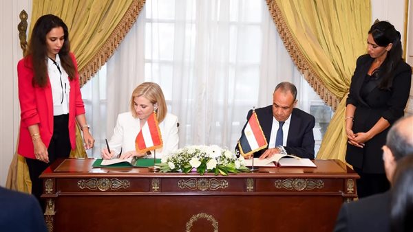  وزير الخارجية