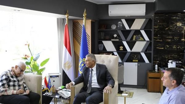  محافظ أسوان