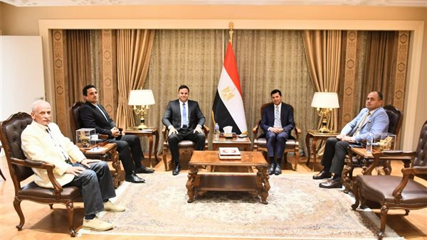  وزير الشباب والرياضة