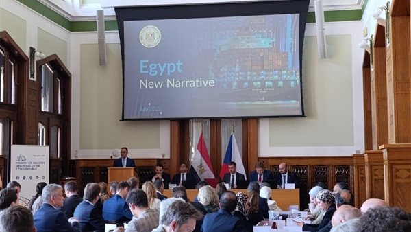 بفعاليات منتدى الأعمال