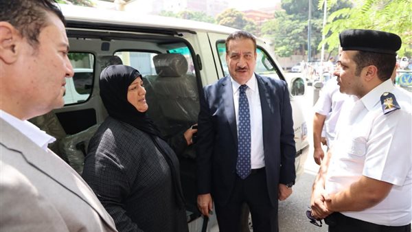 محافظ المنوفية يسلم