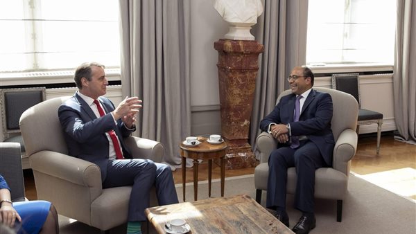   السفير أحمد أبو