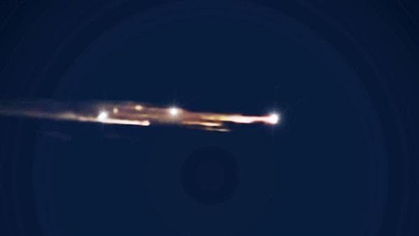 جسم غامض يضيء سماء