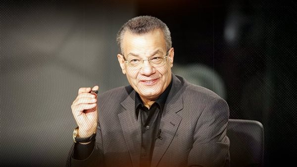  الكاتب الصحفي عادل