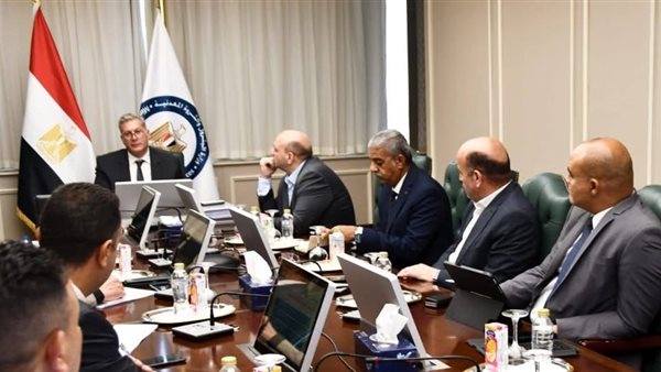 وزير البترول خلال