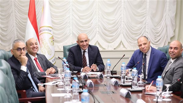 اجتماع وزير التربية