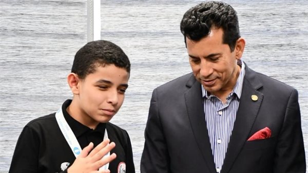 وزير الشباب والرياضة