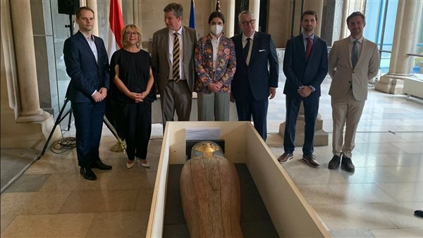 قطعتين أثريتين مصريتين