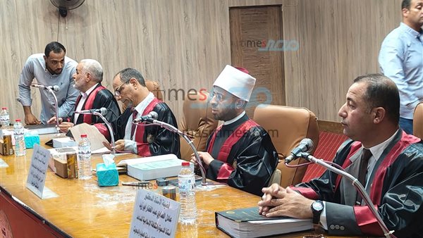 وزير الأوقاف يناقش