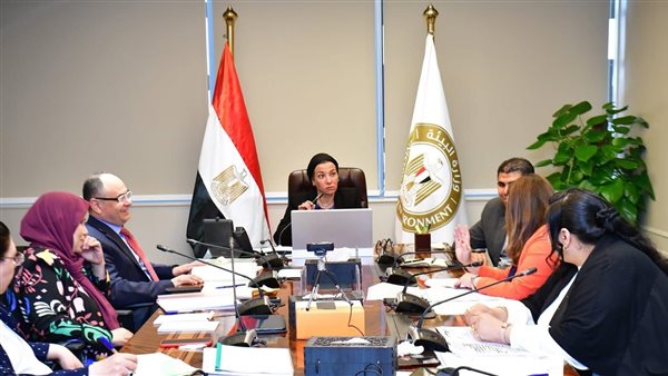  وزيرة البيئة