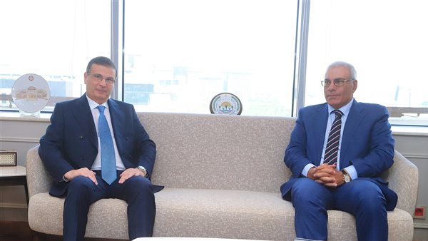 وزير الزراعة يستقبل