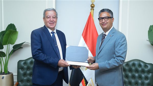 الدكتور شريف فاروق