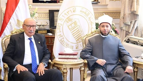 وزير الأوقاف يهنئ