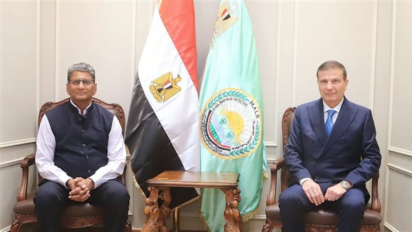 وزير الزراعة والسفير