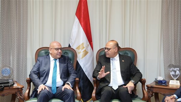  وزير العمل السيد