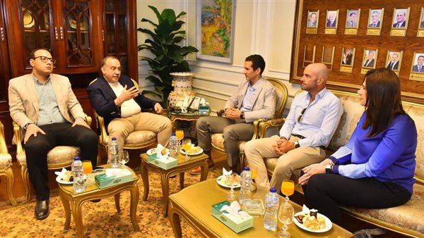 محافظ أسيوط يستقبل