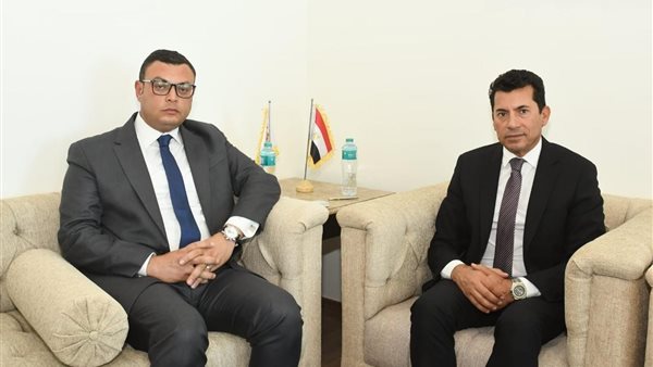 وزير الاسكان ووزير