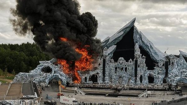حريق في مهرجان تومورولاند