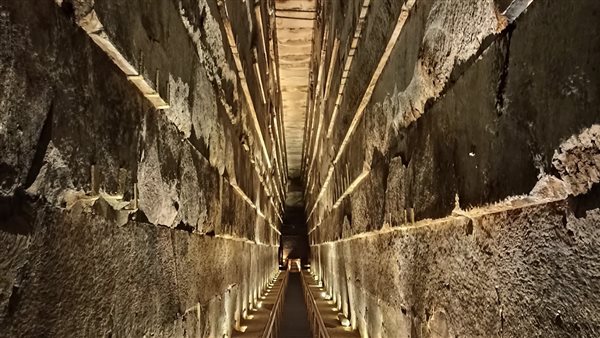 إضاءة الأهرامات بتكنولوجيا