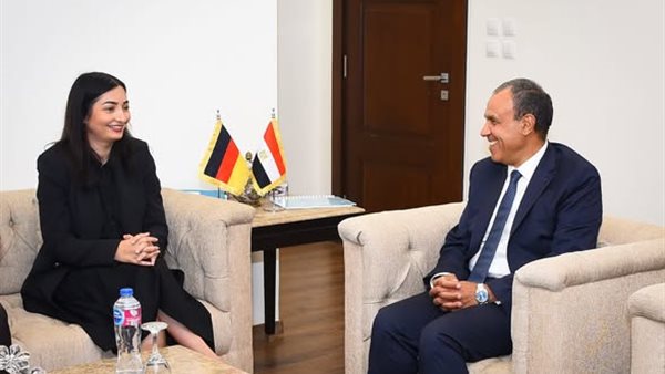 وزير الخارجية ـ وزيرة