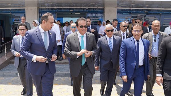 وزير الصحة الدكتور