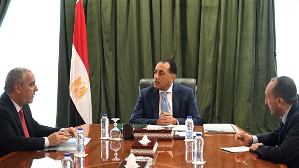 رئيس الوزراء مع عبد