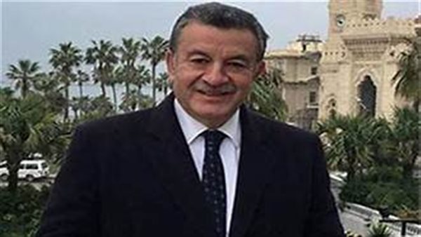  الدكتور على شمس