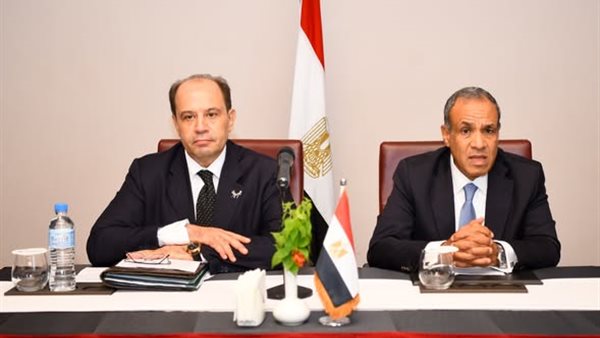 وزير الخارجية الدكتور