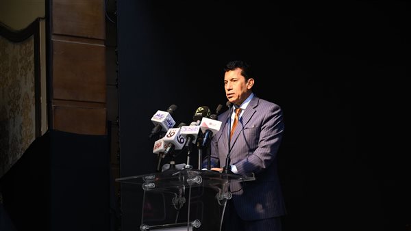  وزير الشباب والرياضة