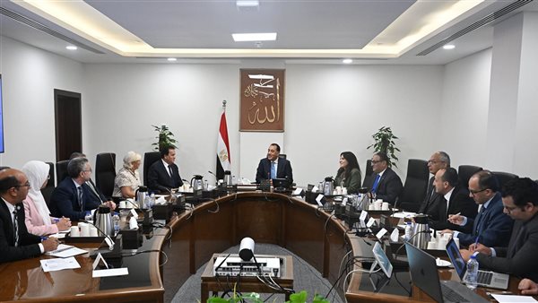 رئيس الوزراء خلال