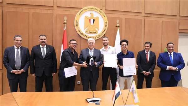  وزير التعليم العالي