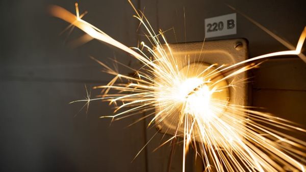  حرائق الماس الكهربائي