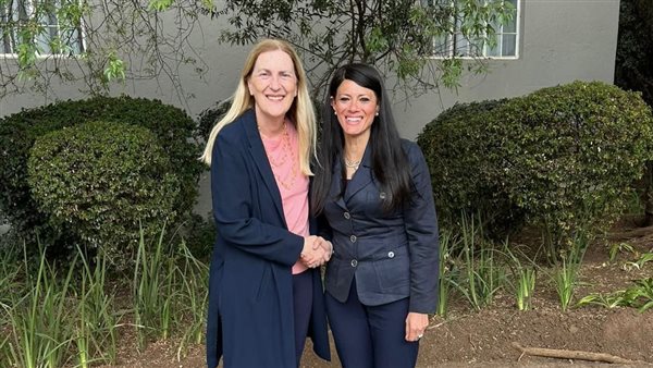 وزيرة التخطيط تلتقي