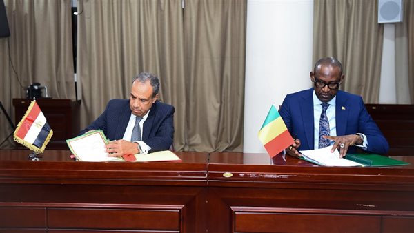  وزير الخارجية