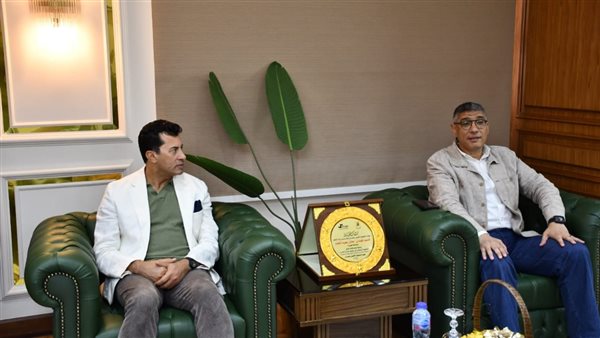 وزير الشباب والرياضة