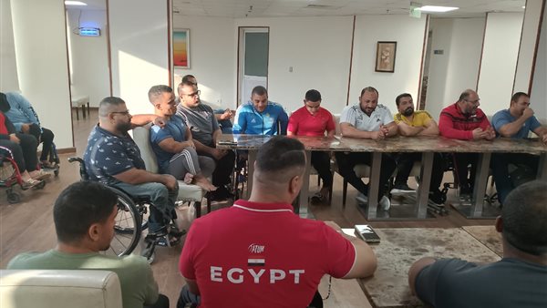 المنتخب الوطنى لرفع