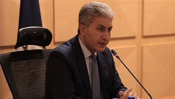  وزير السياحة