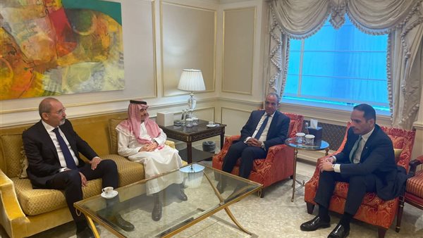 وزير الخارجية بدر