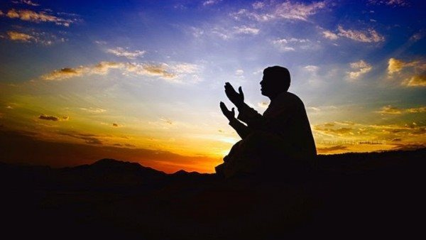  ليس بينها وبين الله