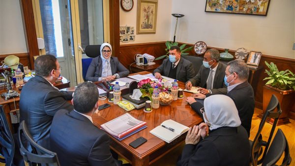 وزيرة الصحة تجتمع