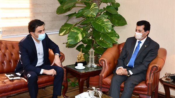 وزير الرياضة يلتقى