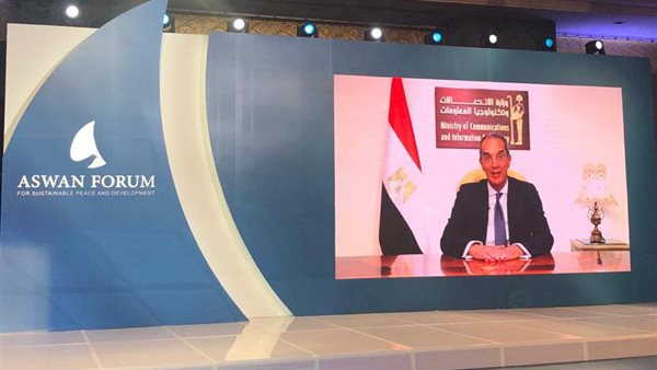 عمرو طلعت وزير الاتصالات