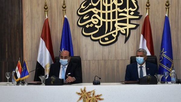 جانب من توقيع البروتوكول