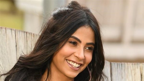 الفنانة روبى