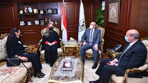 القباج تلتقى محافظ