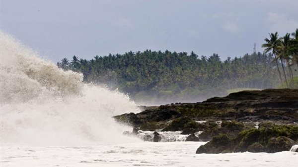 صورة أرشيفية تسونامى