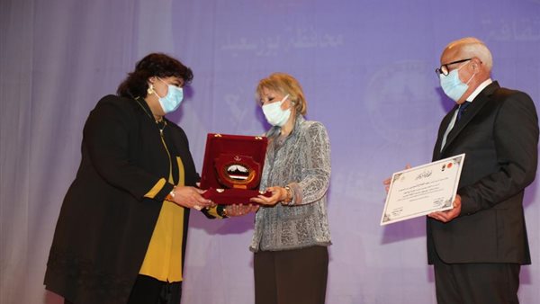 وزيرة الثافة ومحافظ